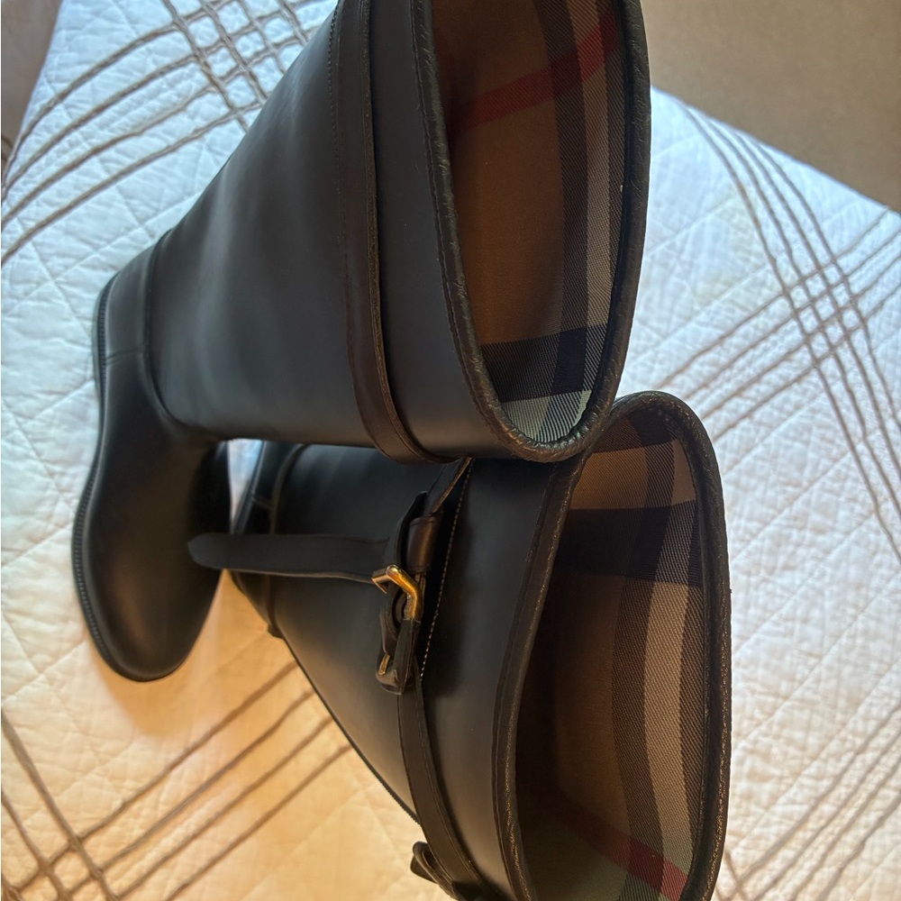 Women’s BURBERRY “Roscot” Black Rubber Riding Rainboots - SZ 38. US 8 - Picture 12 of 14